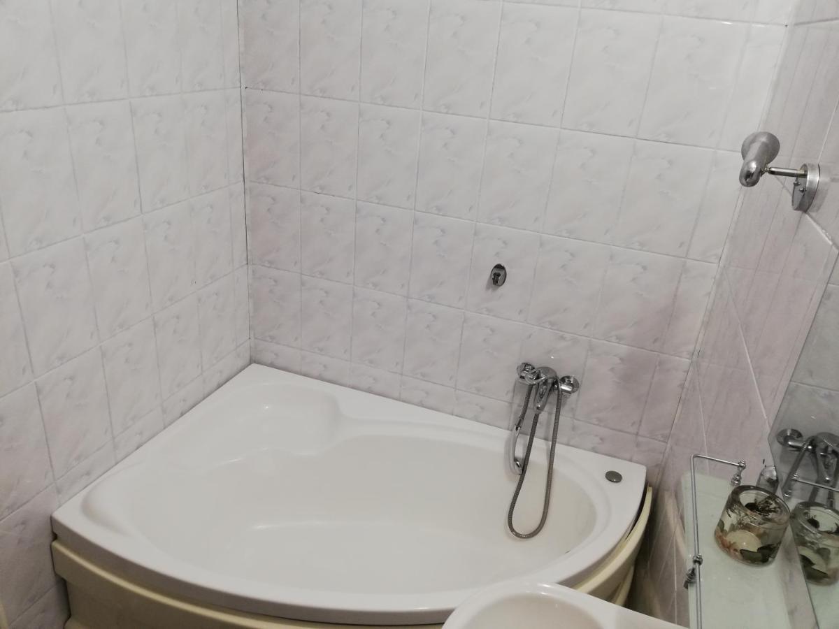 Valeria Apartament Apartment Onesti Exterior photo